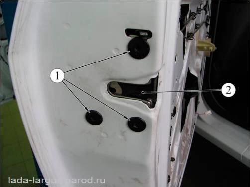 Крепление замка задней двери Lada Largus