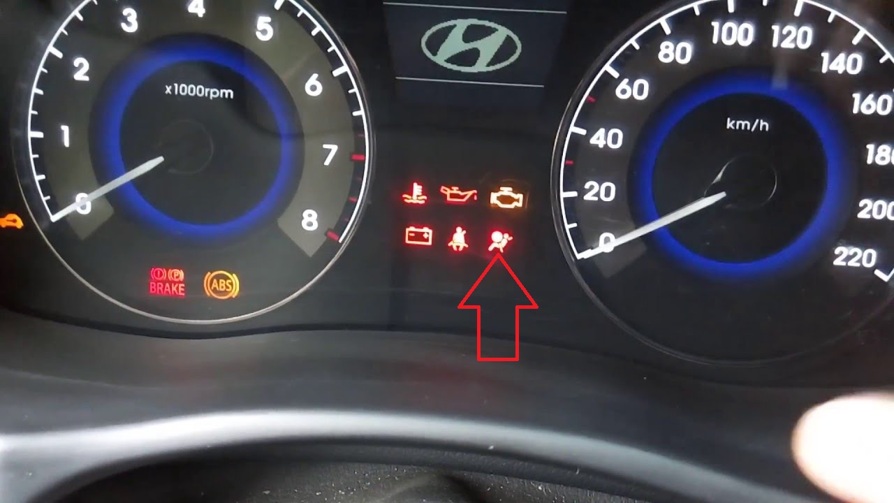 Сигнализатор неисправности в системе подушек безопасности на автомобиле Hyundai Solaris