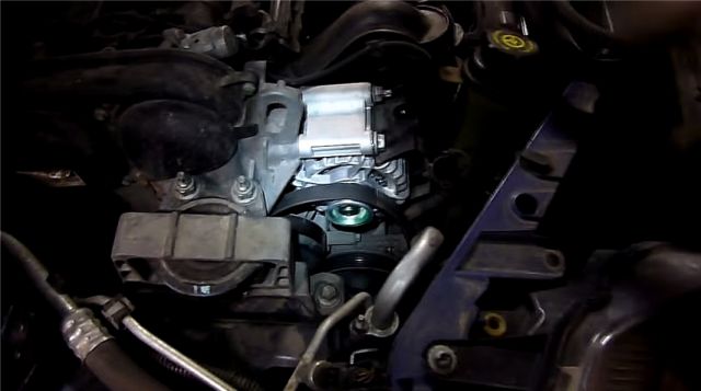 Установленный на место генератор Ford Focus 2