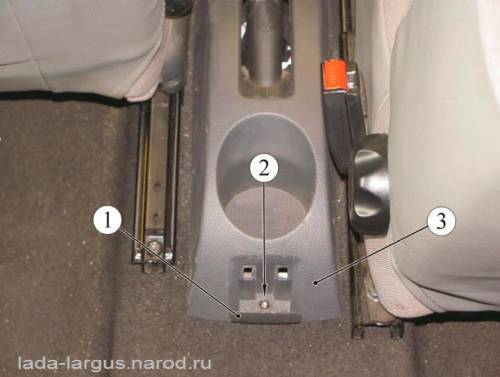 Крепление задней части облицовки туннеля пола Lada Largus