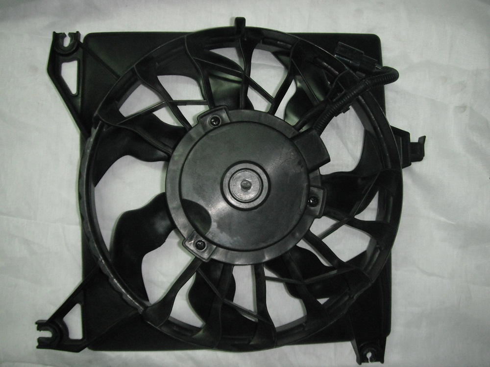 Снятый вентилятор радиатора Лада Гранта (ВАЗ 2190)