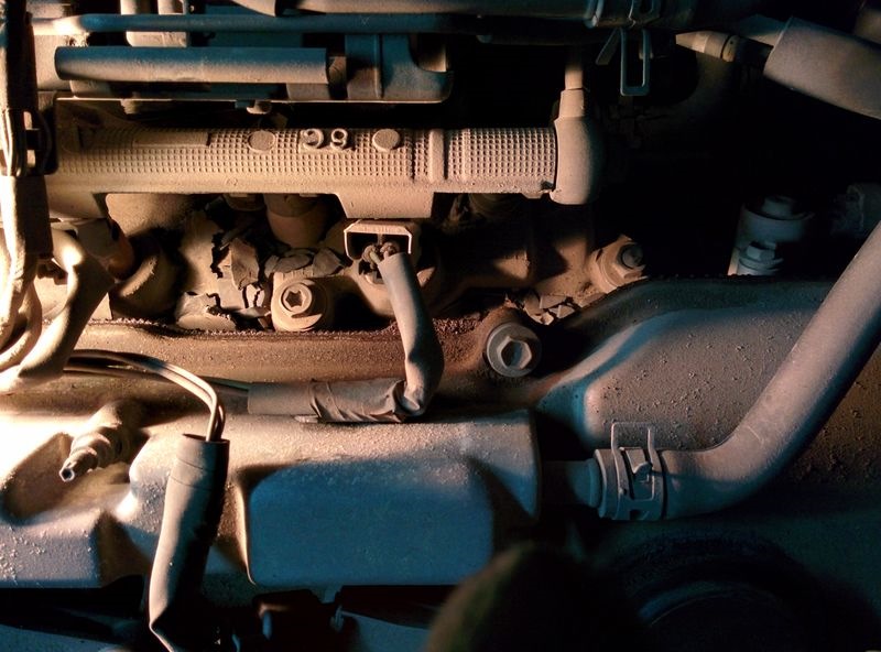 Проводка на первом блоке цилиндров Toyota Camry 