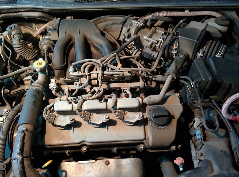 Подсоединяем проводку и шланги Toyota Camry 