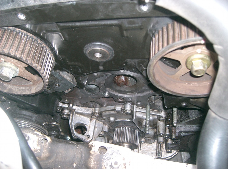 Место установки помпы Toyota Camry