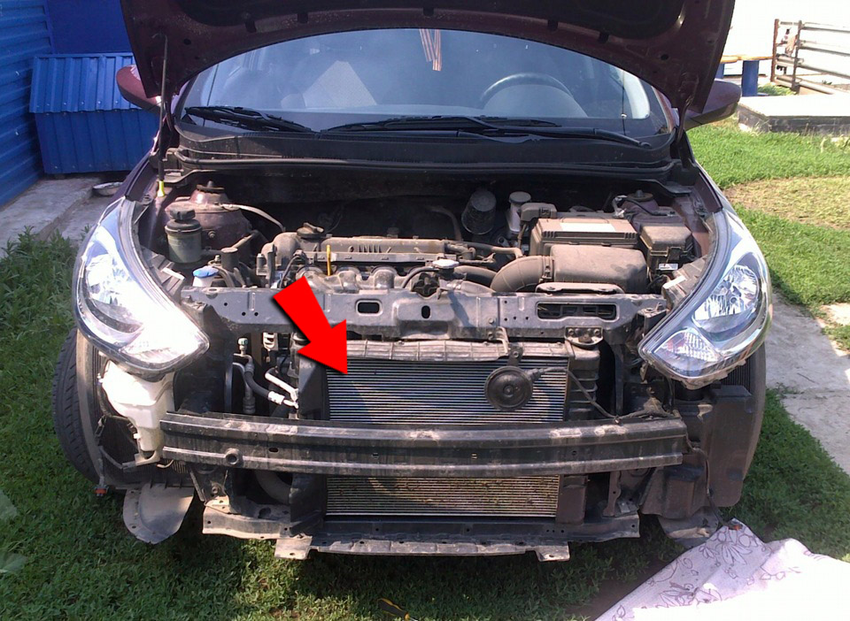Проверить целость радиатора на автомобиле Hyundai Solaris 2010-2016