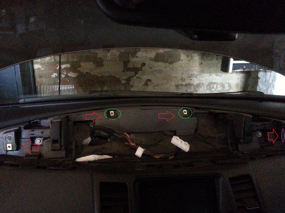 Места расположения саморезов Nissan Primera
