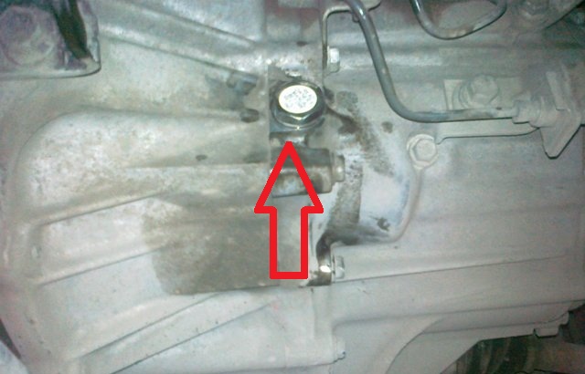 Заливное отверстие масла коробки передач Toyota Camry 