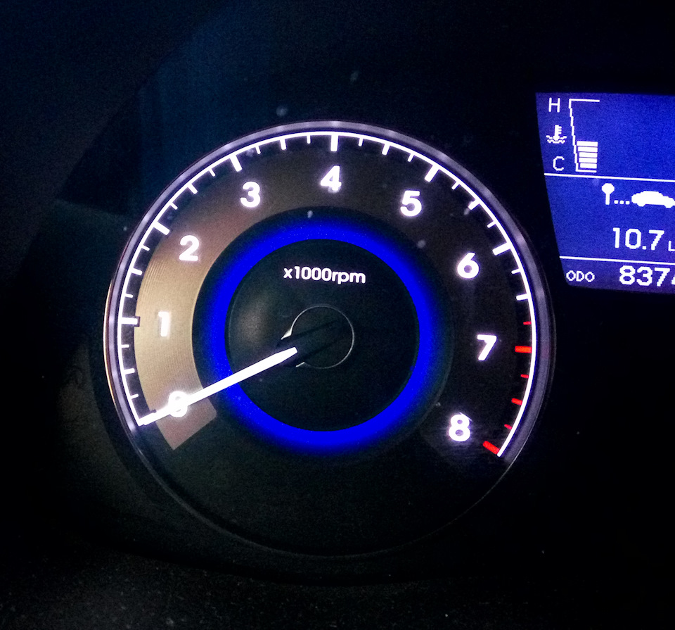 Описание тахометра на автомобиле Hyundai Solaris 2010-2016