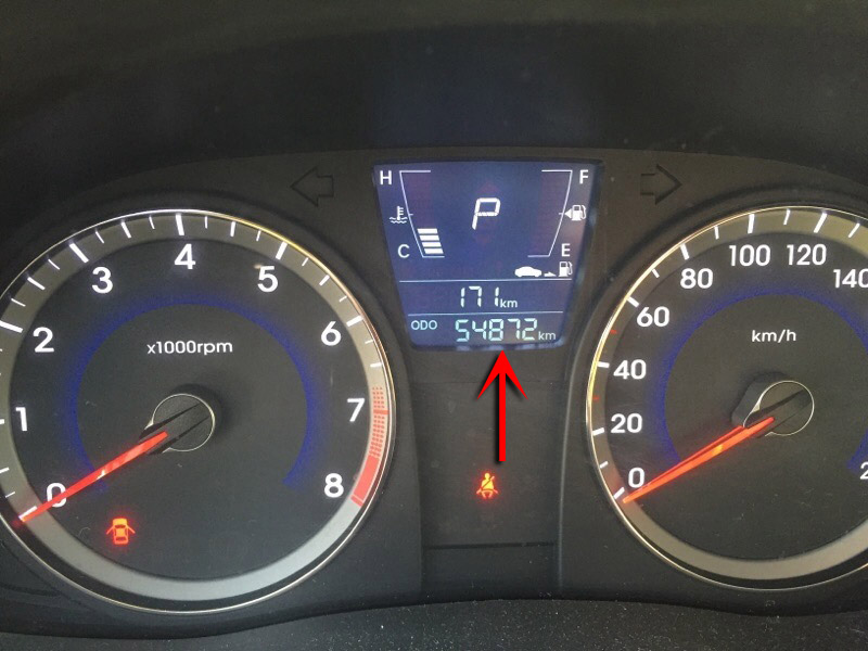 Расположение счетчика общего пробега автомобиля Hyundai Solaris 2010-2016