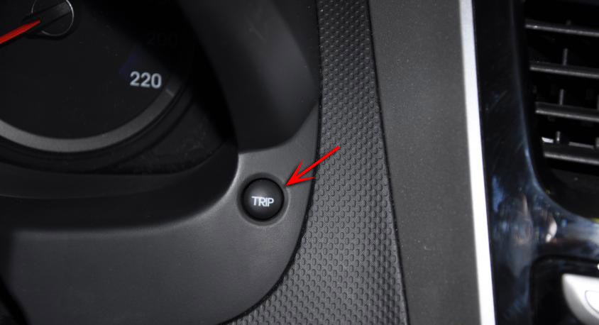 Кнопка TRIP переключения режимов маршрутного компьютера на автомобиле Hyundai Solaris 2010-2016