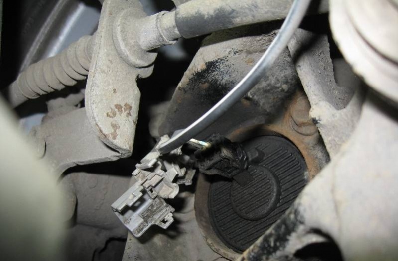 Где находится датчик скорости автомобиля Removing the gearbox speed sensors Toyota Camry 2001 - 2006