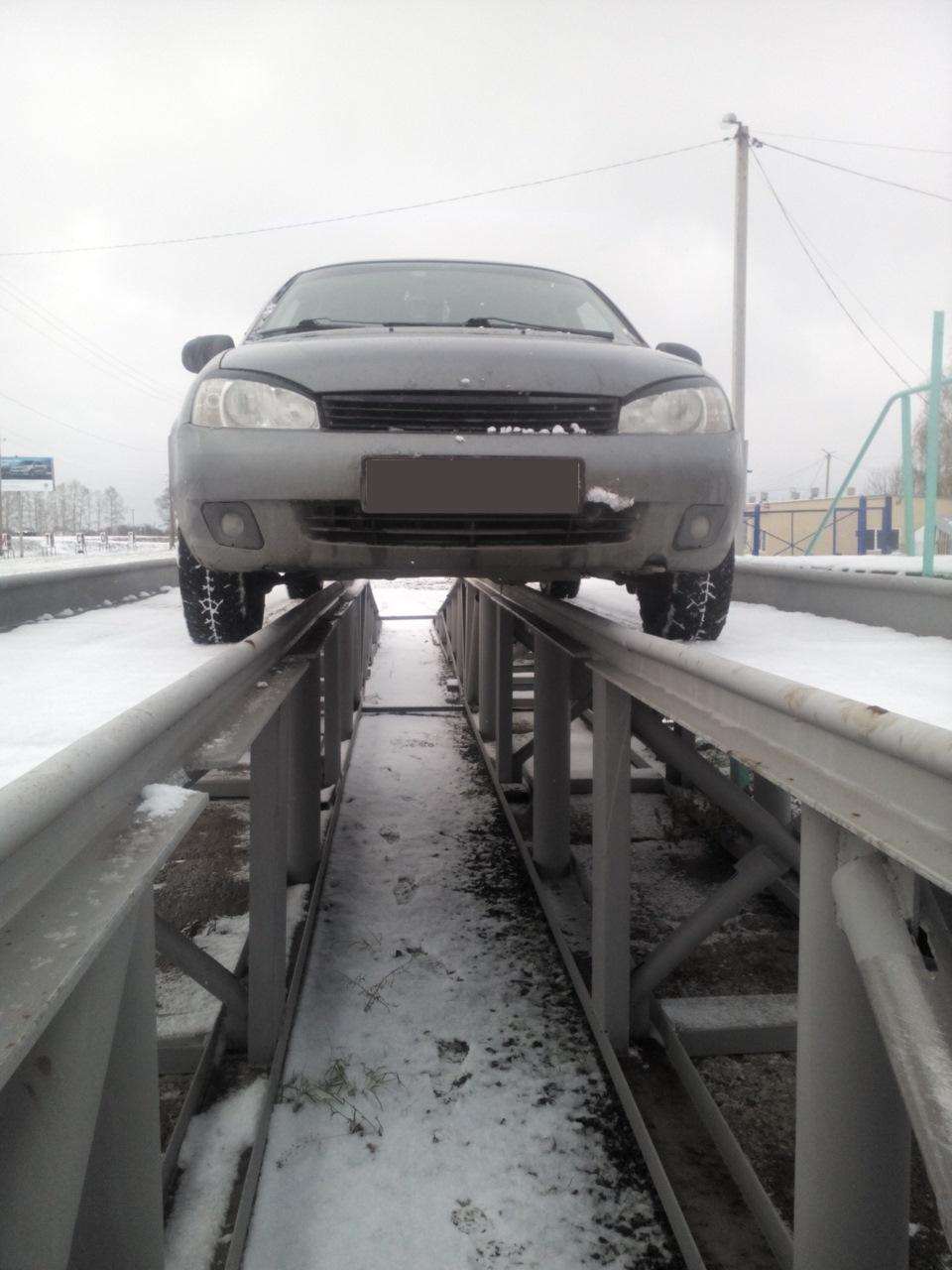 Устанавливаем автомобиль на эстакаду Lada Kalina