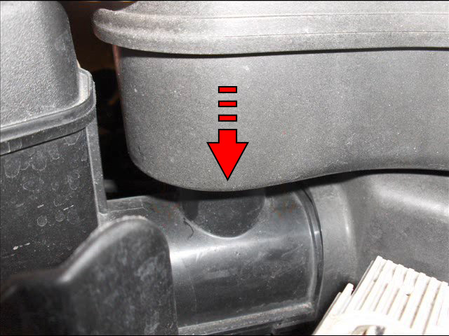 Установка резонатора на трубку воздуховода Mitsubishi Outlander I 2003 - 2008
