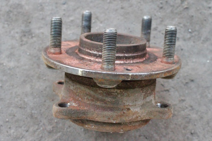 Замена ступицы заднего колеса 51750-2B010 на автомобиле Hyundai Santa Fe CM 2006-2012
