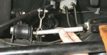 Снятие верхней продольной штанги  Chevrolet Niva