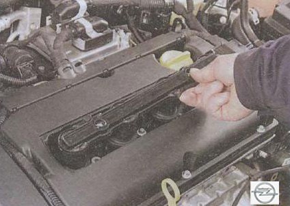 Снятие модуля на автомобиле Opel Astra